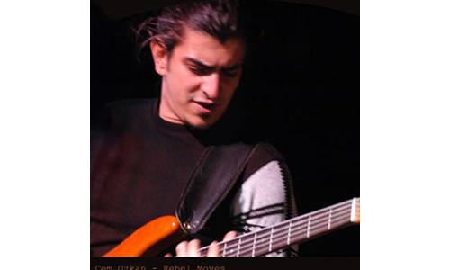 CEM ÖZKAN  (GİTAR)